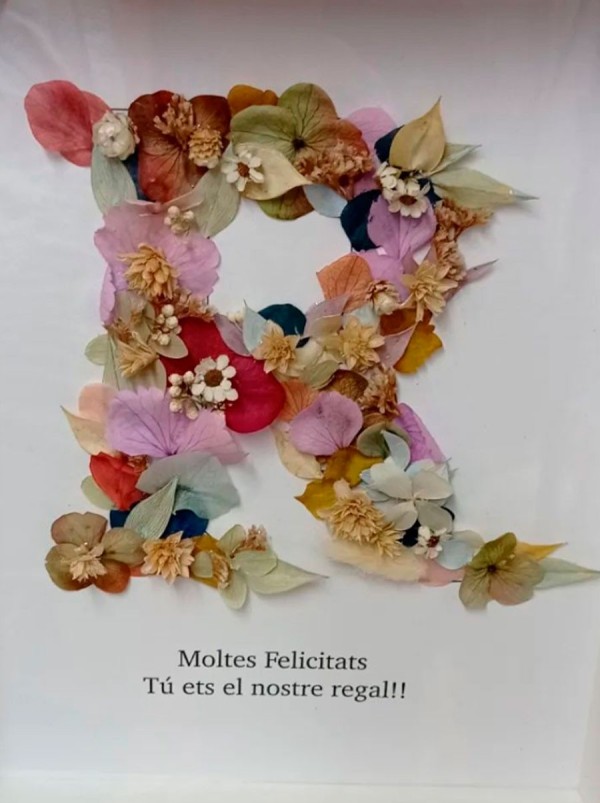 Cuadro floral de letra Cuadro floral de letra